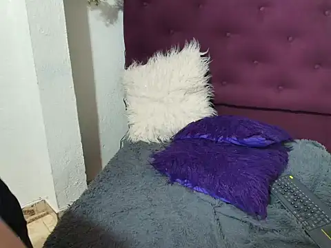 Snapshot of Khloe_Tommson_ chatting on 11/10/25, 01:21 Khloe Tommson online show from 11/10/25, 01:21