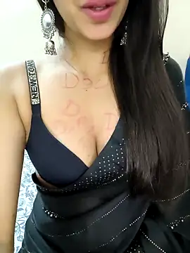 Snapshot of Cute_merry01 chatting on 10/08/25, 03:15 Cute merry01 online show from 10/08/25, 03:15