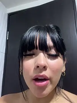 Snapshot of BrendaCrean chatting on 03/05/25, 11:38 BrendaCrean online show from 03/05/25, 11:38