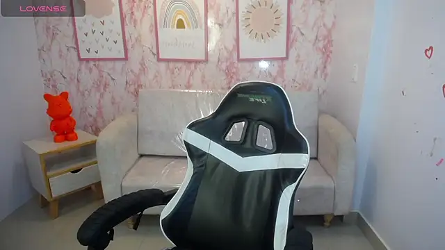 Kylie ch1 online show from 10/28/25, 10:52