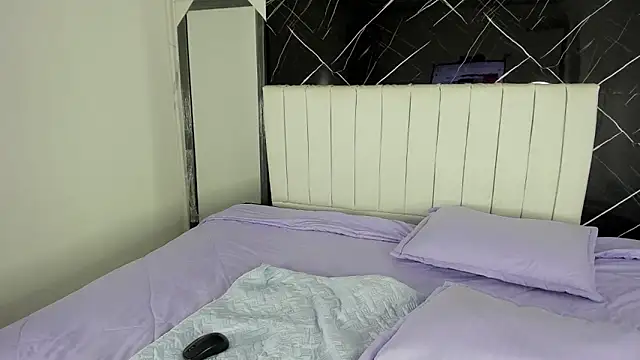 shirley hott online show from 10/07/25, 02:25