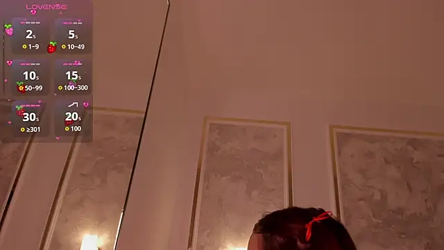 doll eyees  online show from 10/10/25, 02:21