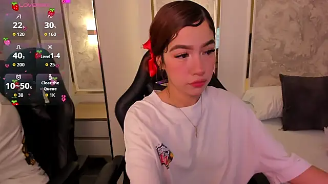 doll eyees  online show from 10/11/25, 07:12