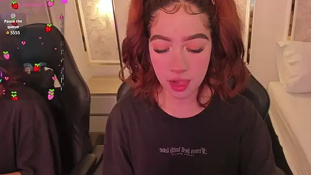 doll eyees  online show from 10/14/25, 02:23