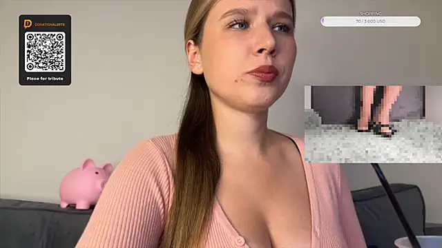 Snapshot of GoddessRoss chatting on 09/17/25, 07:04 GoddessRoss online show from 09/17/25, 07:04