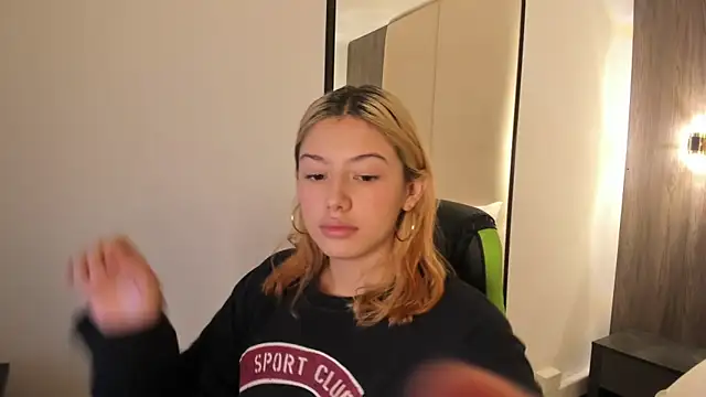 Snapshot of daniand_ chatting on 11/19/25, 11:54 daniand online show from 11/19/25, 11:54