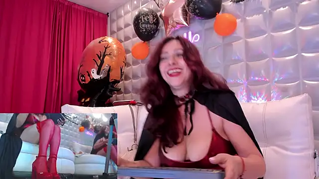 Snapshot of Madame_Angelic_ chatting on 10/21/25, 05:19 Madame Angelic online show from 10/21/25, 05:19