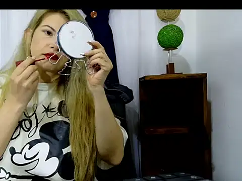 Snapshot of katioska25 chatting on 09/19/25, 06:52 katioska25 online show from 09/19/25, 06:52