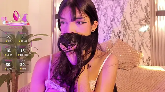 ChloeeMason online show from 11/04/25, 10:58