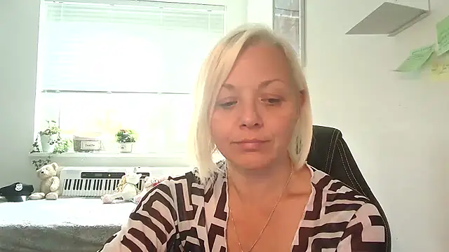 Linsy Kim online show from 10/08/25, 08:45