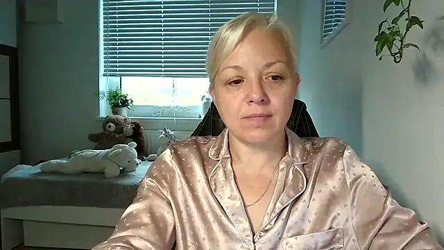 Linsy Kim online show from 11/15/25, 06:55