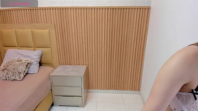 SOPHIEMEYER online show from 11/14/25, 08:07