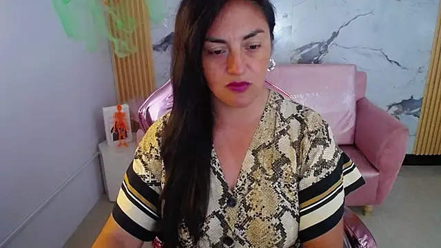 Snapshot of tamara_ch1 chatting on 10/15/25, 02:55 tamara ch1 online show from 10/15/25, 02:55