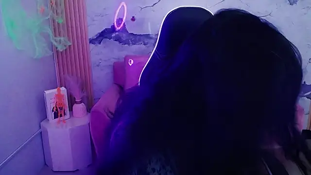 Snapshot of tamara_ch1 chatting on 10/17/25, 10:45 tamara ch1 online show from 10/17/25, 10:45