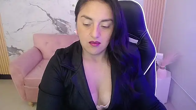 Snapshot of tamara_ch1 chatting on 10/31/25, 03:18 tamara ch1 online show from 10/31/25, 03:18