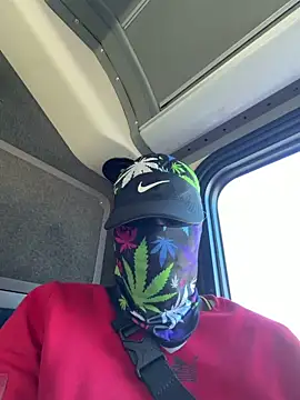 Snapshot of Vikehim chatting on 10/27/25, 10:47 Vikehim online show from 10/27/25, 10:47