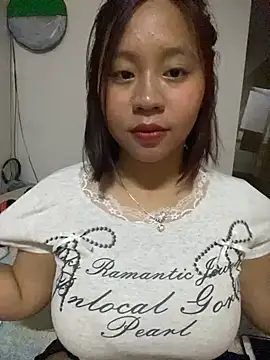 Snapshot of maianhcute chatting on 10/25/25, 02:13 maianhcute online show from 10/25/25, 02:13