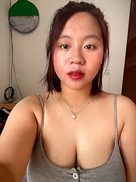 Snapshot of maianhcute chatting on 10/28/25, 01:20 maianhcute online show from 10/28/25, 01:20