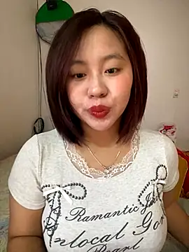 Snapshot of maianhcute chatting on 11/17/25, 01:11 maianhcute online show from 11/17/25, 01:11