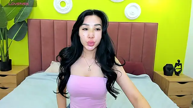 Jennifer Munoz online show from 10/19/25, 02:01