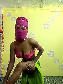 Snapshot of Cute-Rashmii chatting on 10/15/25, 10:04 Cute-Rashmii online show from 10/15/25, 10:04