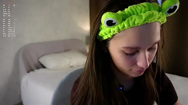 MelaniSeiver online show from 10/20/25, 01:06