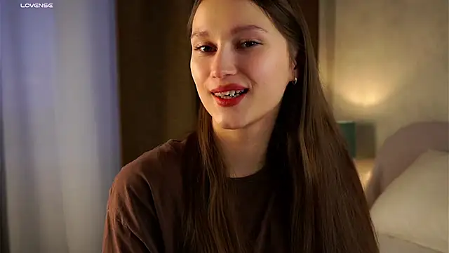 MelaniSeiver online show from 10/31/25, 01:06