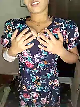 Snapshot of Savita2310 chatting on 11/12/25, 05:35 Savita2310 online show from 11/12/25, 05:35