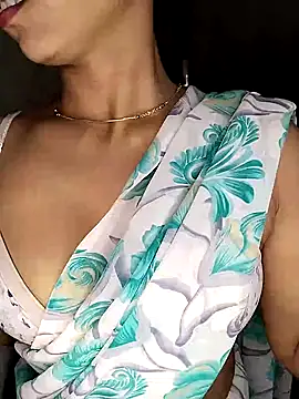 Snapshot of Savita2310 chatting on 11/16/25, 05:51 Savita2310 online show from 11/16/25, 05:51