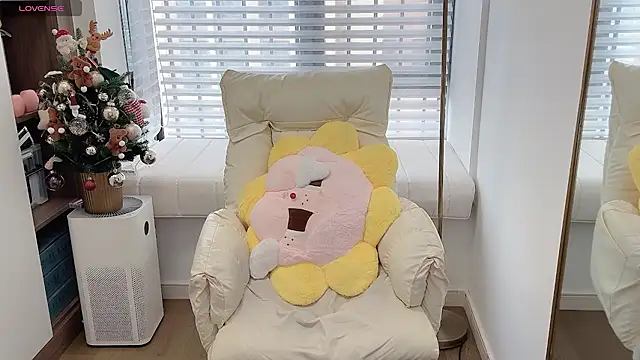 Snapshot of BlueBaby-77 chatting on 10/09/25, 04:21 BlueBaby-77 online show from 10/09/25, 04:21