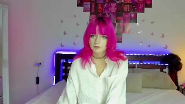 Snapshot of AmandaCutse chatting on 10/13/25, 05:51 AmandaCutse online show from 10/13/25, 05:51