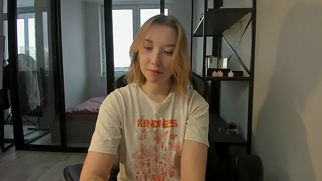 Agatha May online show from 11/13/25, 04:33