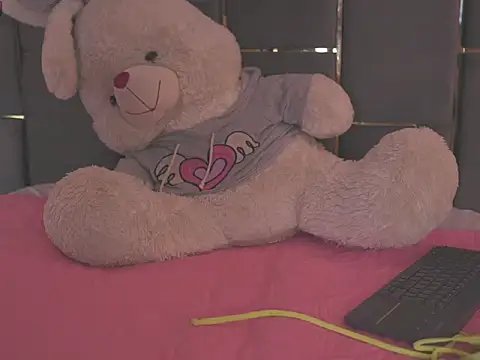 Snapshot of Doll_kata_ chatting on 10/15/25, 01:44 Doll kata online show from 10/15/25, 01:44