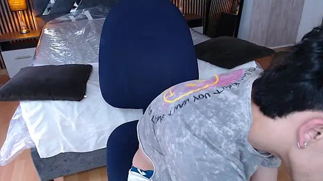 aaronjames1 online show from 09/10/25, 09:37