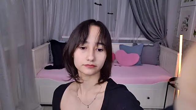 EmilySwonn online show from 10/29/25, 04:09