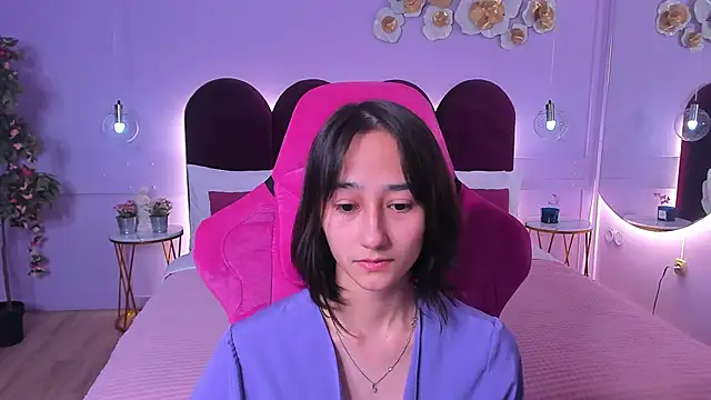 EmilySwonn online show from 11/11/25, 04:07