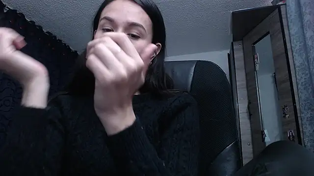 Snapshot of scarlett_vonrose chatting on 11/06/25, 08:32 scarlett vonrose online show from 11/06/25, 08:32