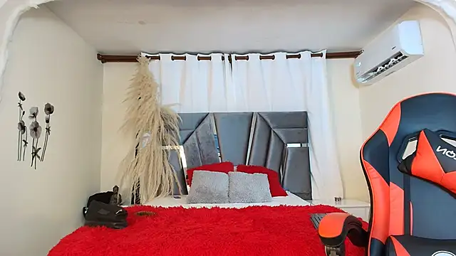 Snapshot of MiniLove_01 chatting on 09/09/25, 12:15 MiniLove 01 online show from 09/09/25, 12:15