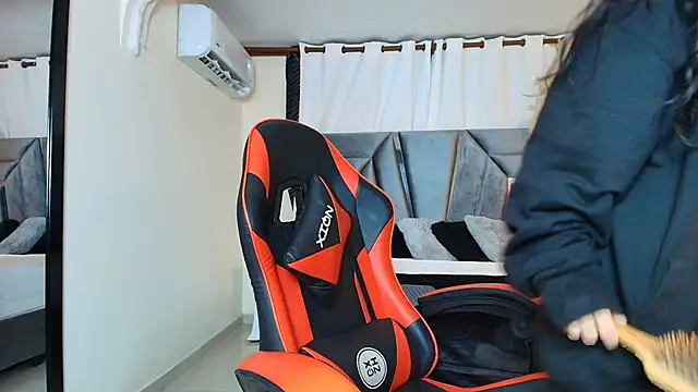 Snapshot of MiniLove_01 chatting on 10/14/25, 12:50 MiniLove 01 online show from 10/14/25, 12:50