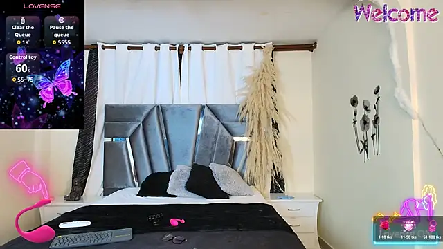 Snapshot of MiniLove_01 chatting on 10/20/25, 12:05 MiniLove 01 online show from 10/20/25, 12:05