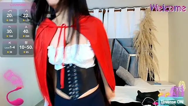 Snapshot of MiniLove_01 chatting on 10/31/25, 12:06 MiniLove 01 online show from 10/31/25, 12:06