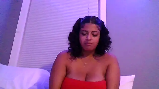 Snapshot of ebonymama23 chatting on 09/16/25, 01:39 ebonymama23 online show from 09/16/25, 01:39