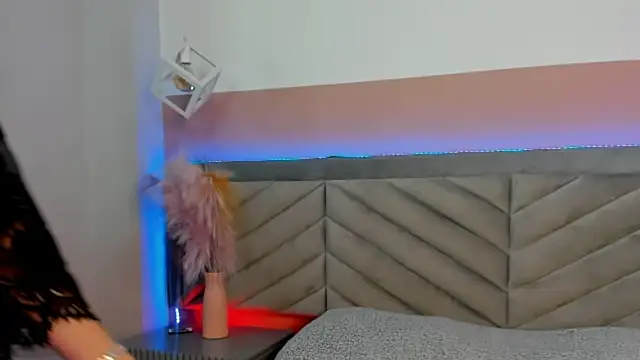 Snapshot of molly_zanderbond_ chatting on 10/18/25, 03:09 molly zanderbond online show from 10/18/25, 03:09