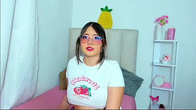 ImSofia222  online show from 11/21/25, 07:18