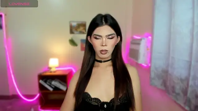 Snapshot of dianne_swift chatting on 11/25/25, 03:06 dianne swift online show from 11/25/25, 03:06