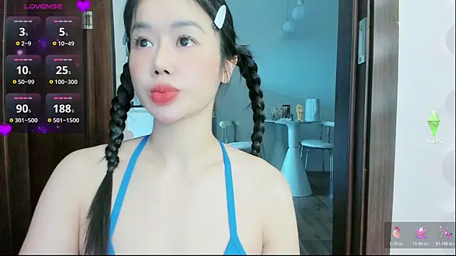 strawberry-ni online show from 11/10/25, 04:55