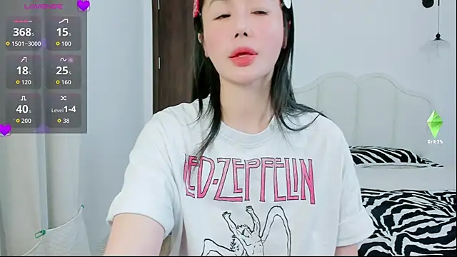 strawberry-ni online show from 11/12/25, 03:01