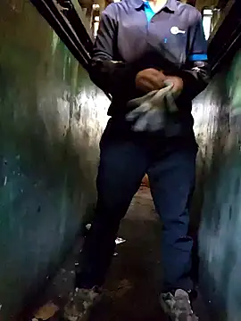 Snapshot of anggllaaa chatting on 10/30/25, 01:29 anggllaaa online show from 10/30/25, 01:29