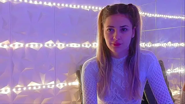 Aishha  online show from 10/27/25, 06:06