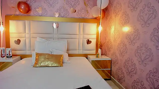 Briana 24 online show from 11/08/25, 07:23